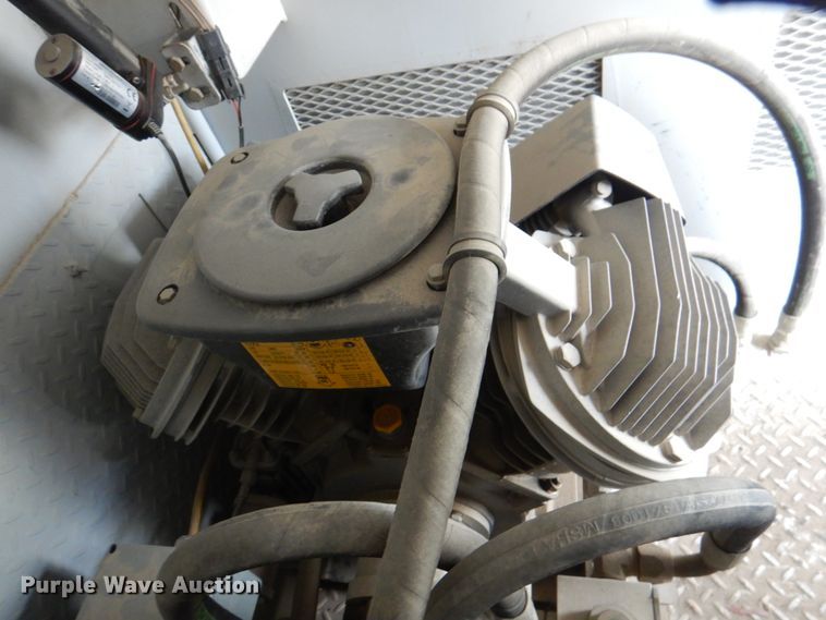 image for item JY9958 2005 GMC C5500  utility / service truck