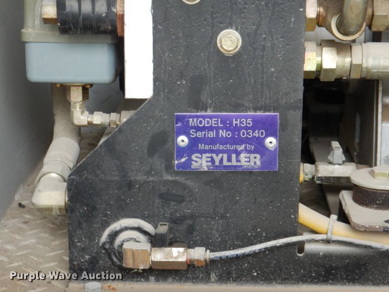 image for item JY9958 2005 GMC C5500  utility / service truck