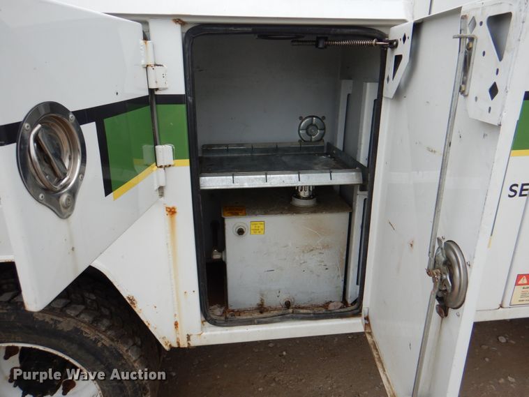 image for item JY9958 2005 GMC C5500  utility / service truck