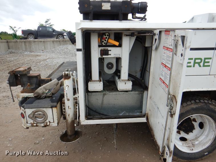 image for item JY9958 2005 GMC C5500  utility / service truck