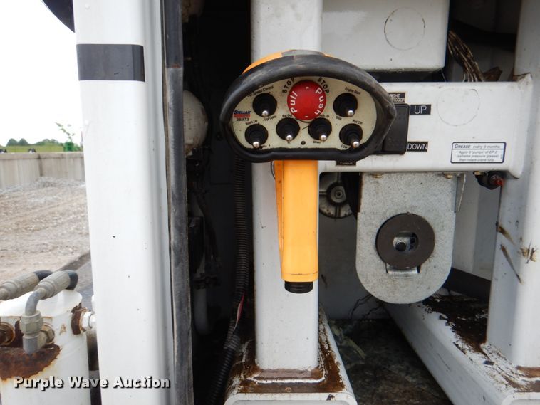 image for item JY9958 2005 GMC C5500  utility / service truck