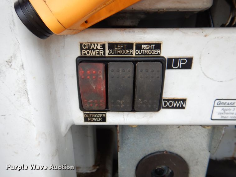 image for item JY9958 2005 GMC C5500  utility / service truck