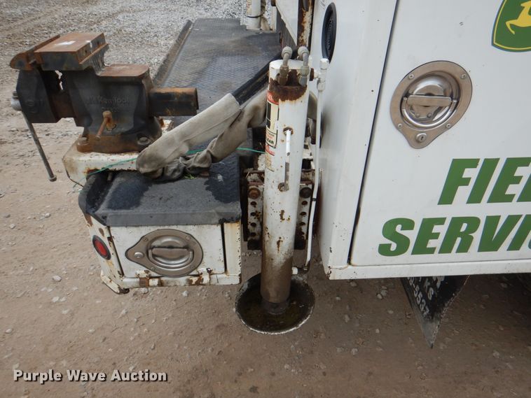 image for item JY9958 2005 GMC C5500  utility / service truck