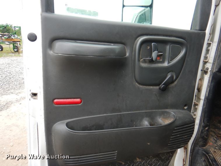 image for item JY9958 2005 GMC C5500  utility / service truck