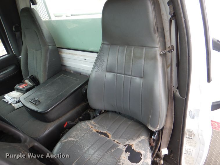 image for item JY9958 2005 GMC C5500  utility / service truck