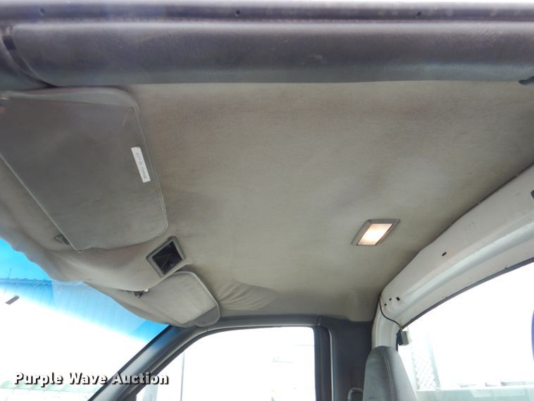 image for item JY9958 2005 GMC C5500  utility / service truck