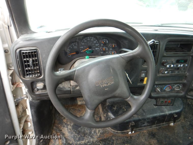 image for item JY9958 2005 GMC C5500  utility / service truck