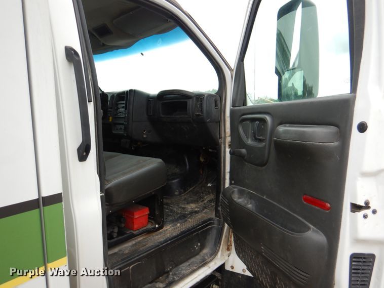 image for item JY9958 2005 GMC C5500  utility / service truck