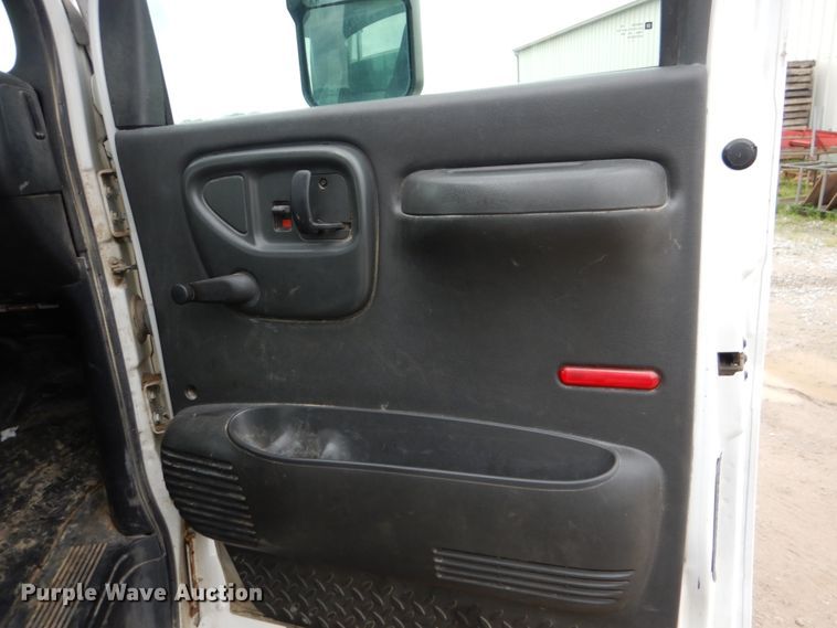 image for item JY9958 2005 GMC C5500  utility / service truck