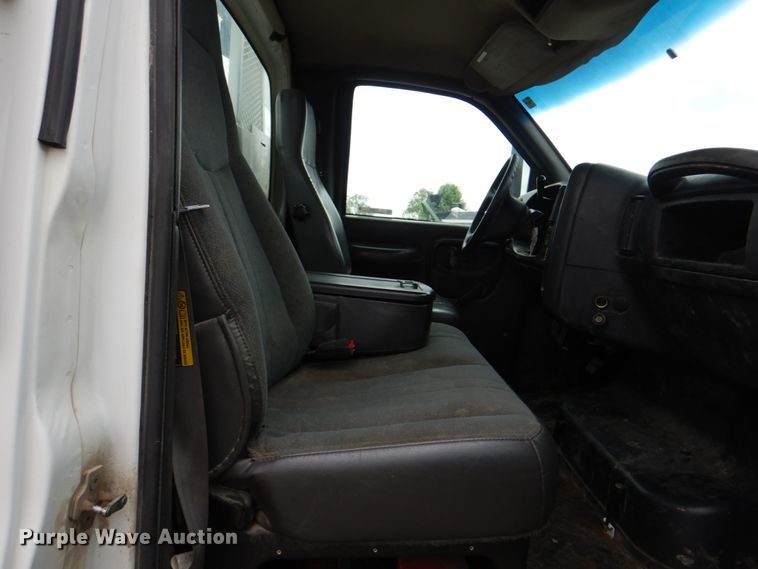 image for item JY9958 2005 GMC C5500  utility / service truck