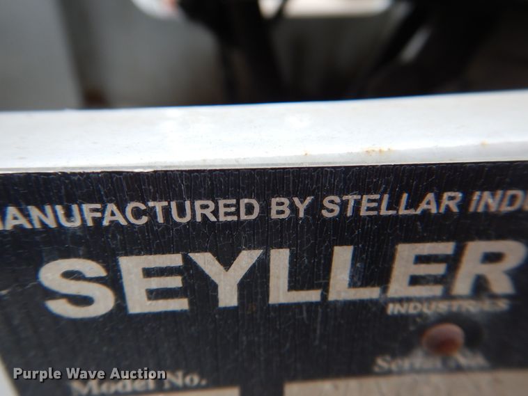 image for item JY9958 2005 GMC C5500  utility / service truck