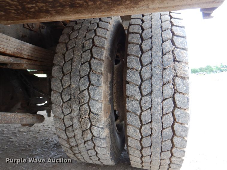 image for item JY9958 2005 GMC C5500  utility / service truck