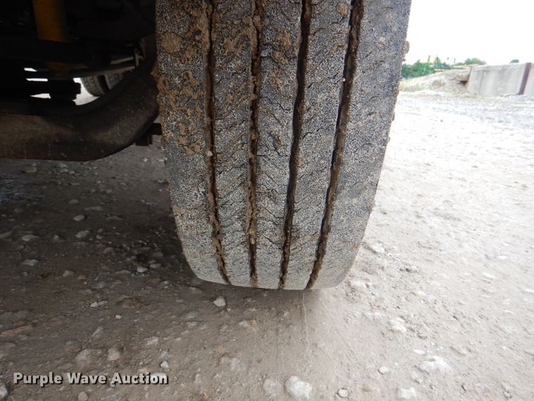 image for item JY9958 2005 GMC C5500  utility / service truck