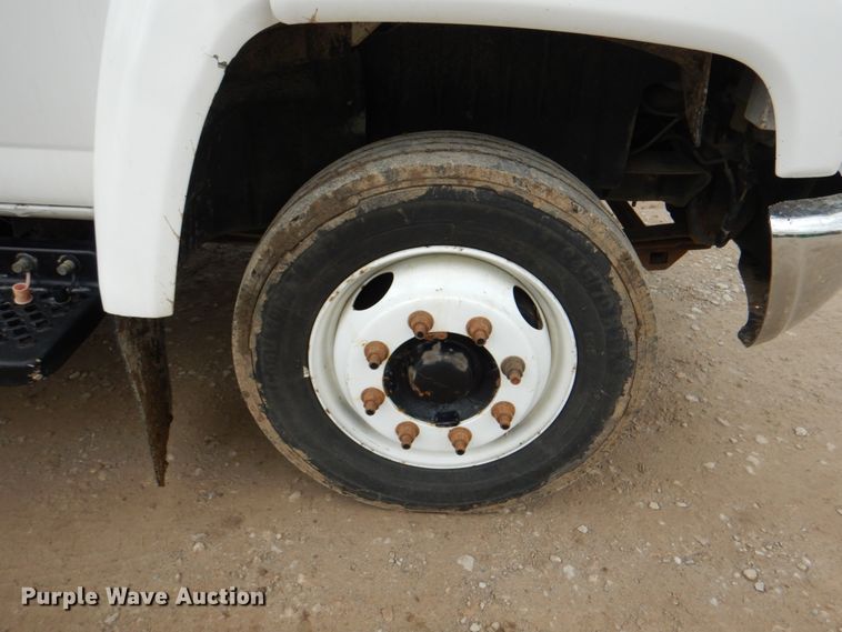 image for item JY9958 2005 GMC C5500  utility / service truck