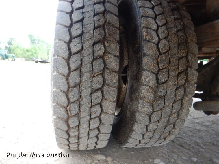 image for item JY9958 2005 GMC C5500  utility / service truck