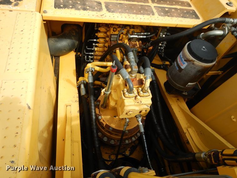 image for item DC2083 2013 Komatsu PC490LC-10  excavator