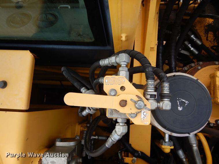 image for item DC2083 2013 Komatsu PC490LC-10  excavator