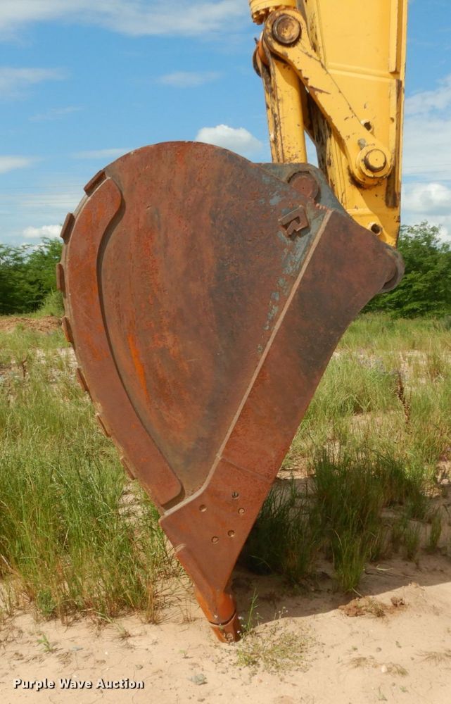 image for item DC2083 2013 Komatsu PC490LC-10  excavator