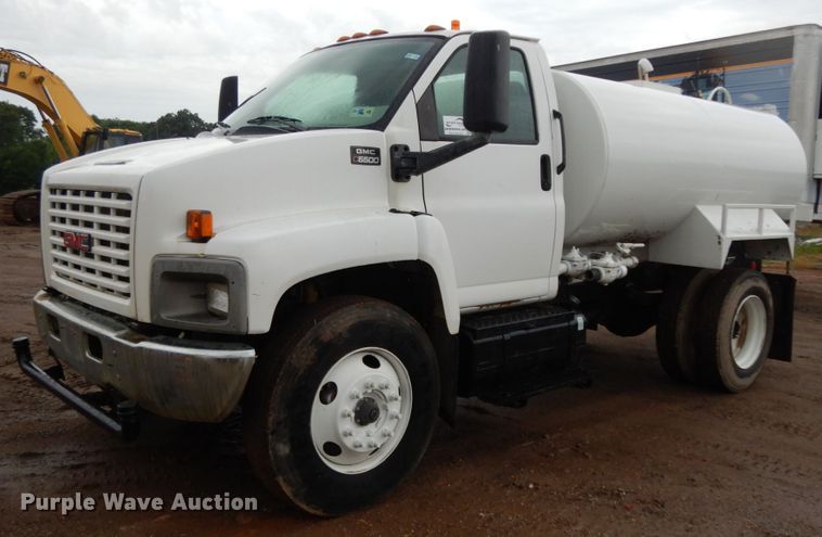 image for item DC2084 2005 GMC C6500  water truck