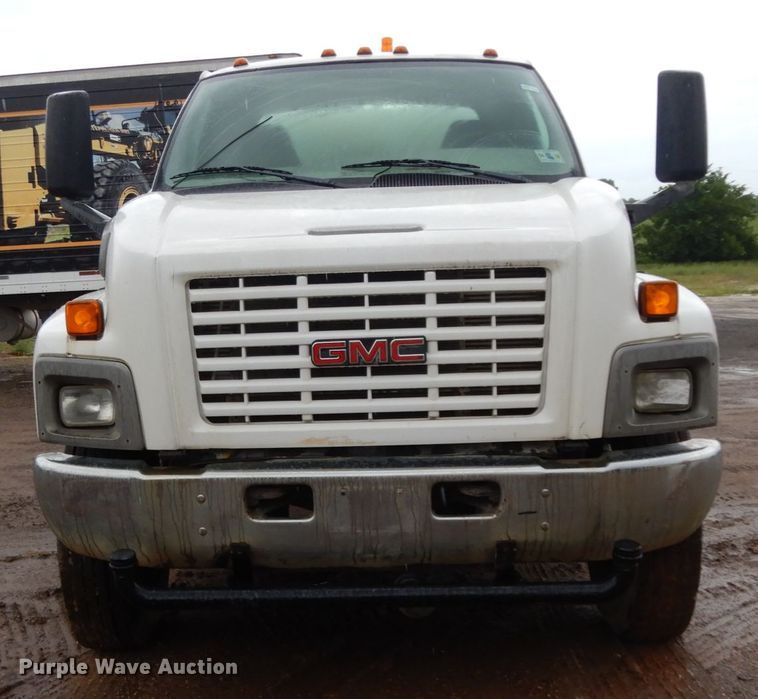 image for item DC2084 2005 GMC C6500  water truck