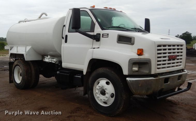 image for item DC2084 2005 GMC C6500  water truck