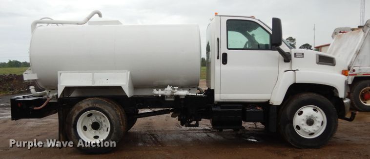 image for item DC2084 2005 GMC C6500  water truck