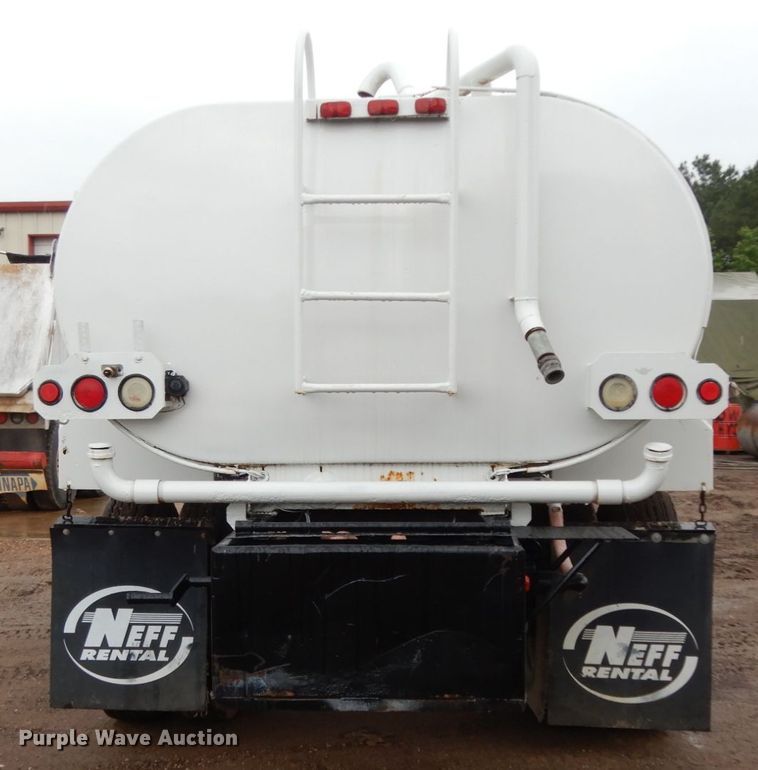 image for item DC2084 2005 GMC C6500  water truck