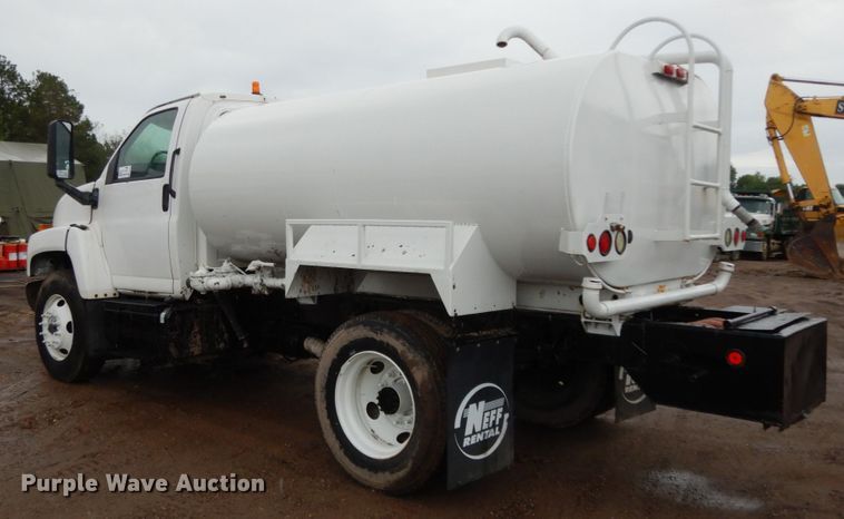 image for item DC2084 2005 GMC C6500  water truck