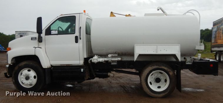 image for item DC2084 2005 GMC C6500  water truck