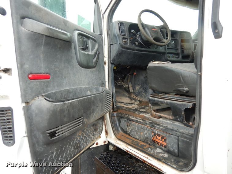 image for item DC2084 2005 GMC C6500  water truck