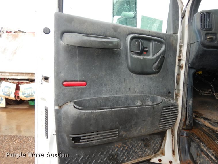 image for item DC2084 2005 GMC C6500  water truck