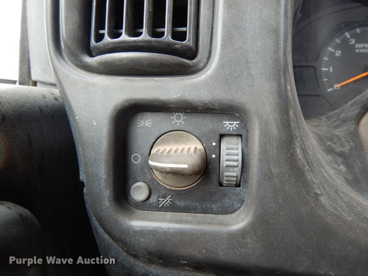 image for item DC2084 2005 GMC C6500  water truck