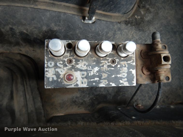 image for item DC2084 2005 GMC C6500  water truck