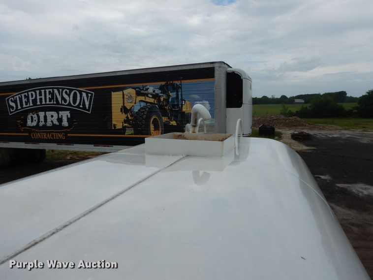 image for item DC2084 2005 GMC C6500  water truck