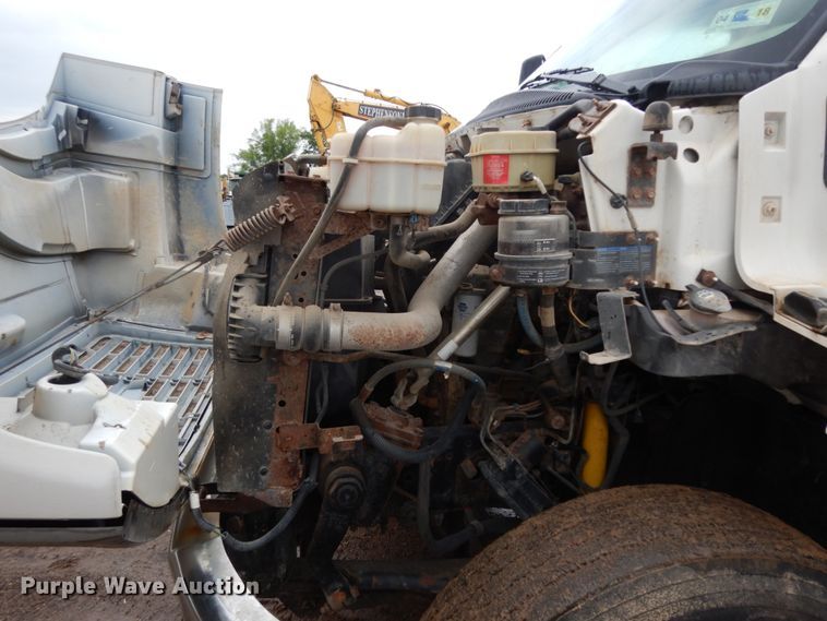 image for item DC2084 2005 GMC C6500  water truck