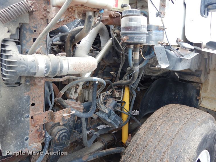 image for item DC2084 2005 GMC C6500  water truck