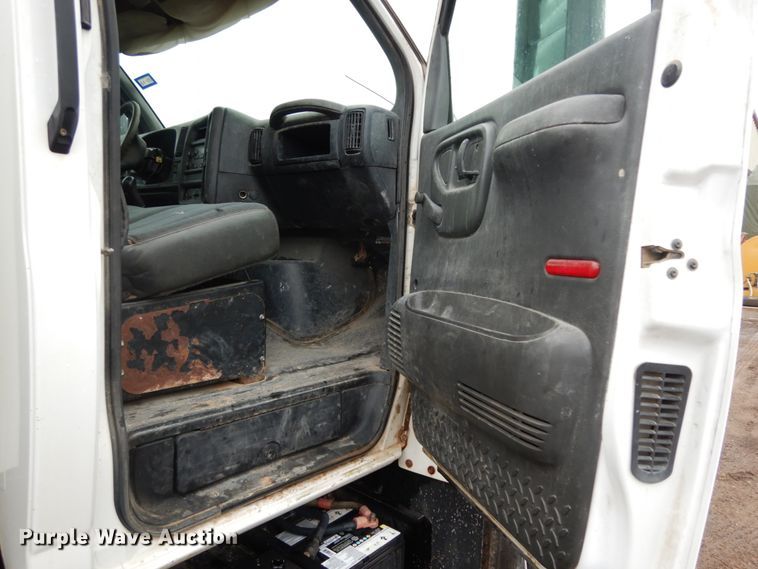 image for item DC2084 2005 GMC C6500  water truck