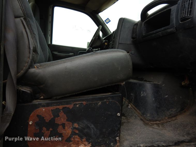 image for item DC2084 2005 GMC C6500  water truck