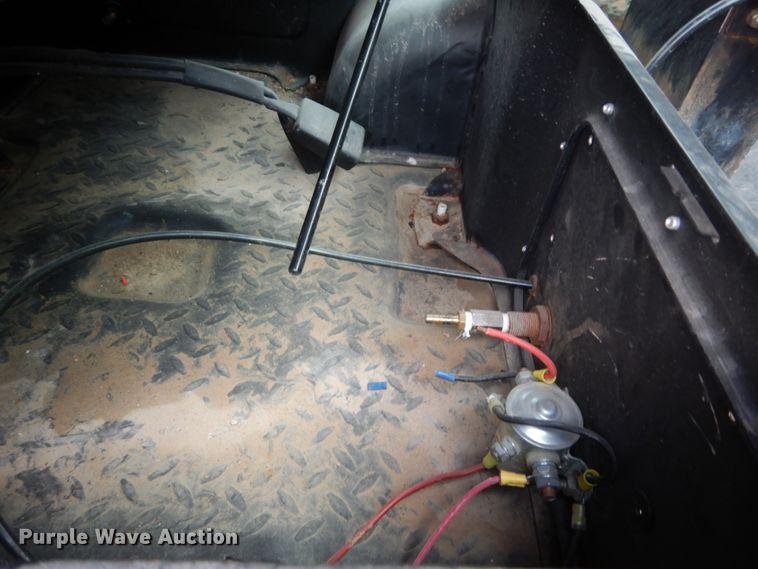 image for item DC2084 2005 GMC C6500  water truck