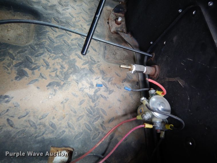 image for item DC2084 2005 GMC C6500  water truck