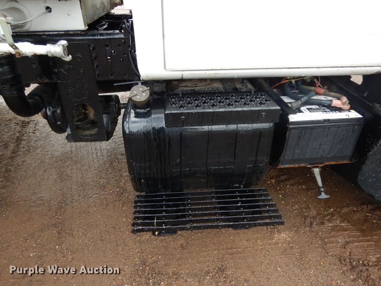 image for item DC2084 2005 GMC C6500  water truck