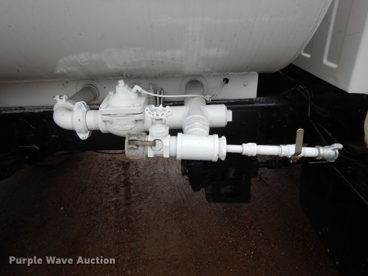 image for item DC2084 2005 GMC C6500  water truck