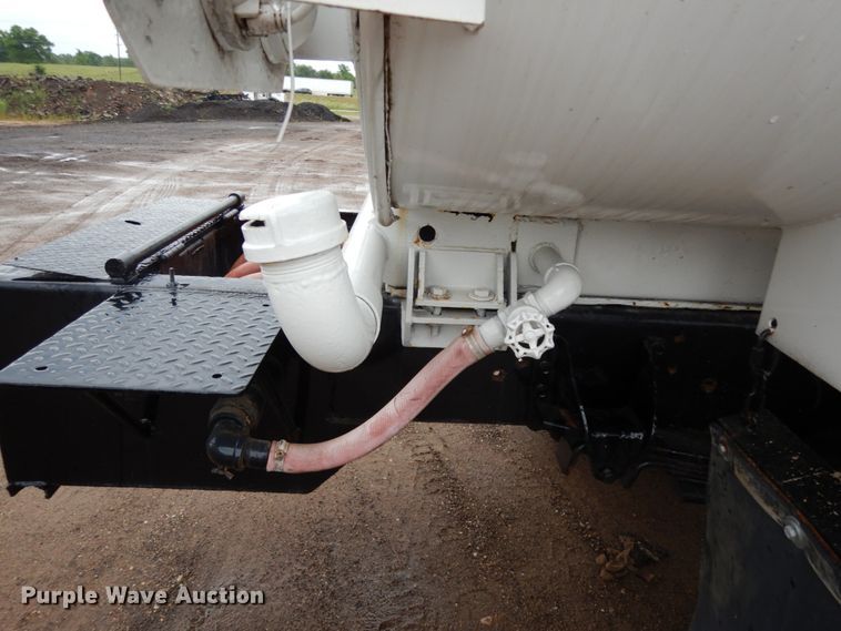 image for item DC2084 2005 GMC C6500  water truck