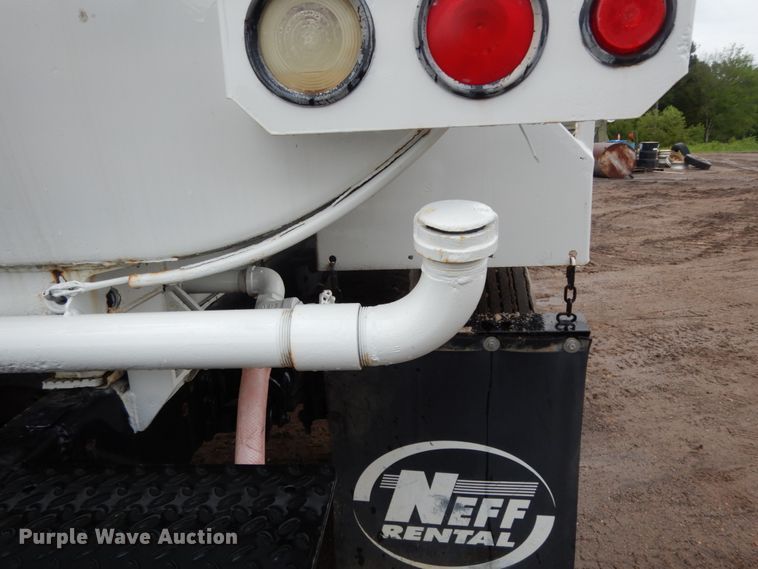 image for item DC2084 2005 GMC C6500  water truck