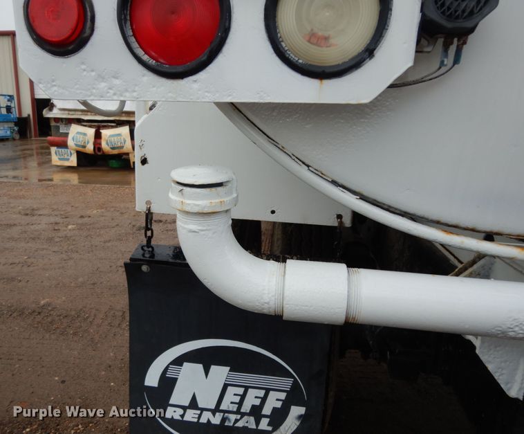 image for item DC2084 2005 GMC C6500  water truck