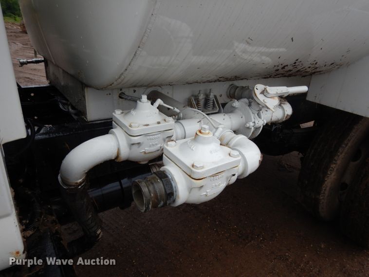 image for item DC2084 2005 GMC C6500  water truck