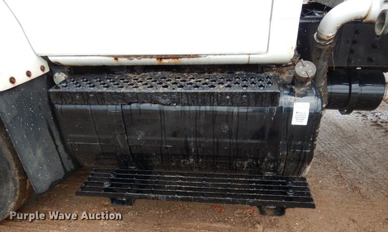 image for item DC2084 2005 GMC C6500  water truck