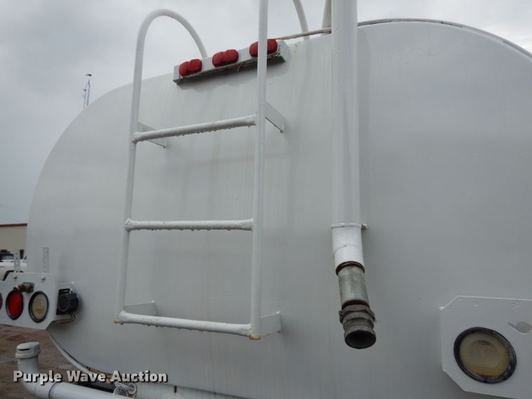 image for item DC2084 2005 GMC C6500  water truck