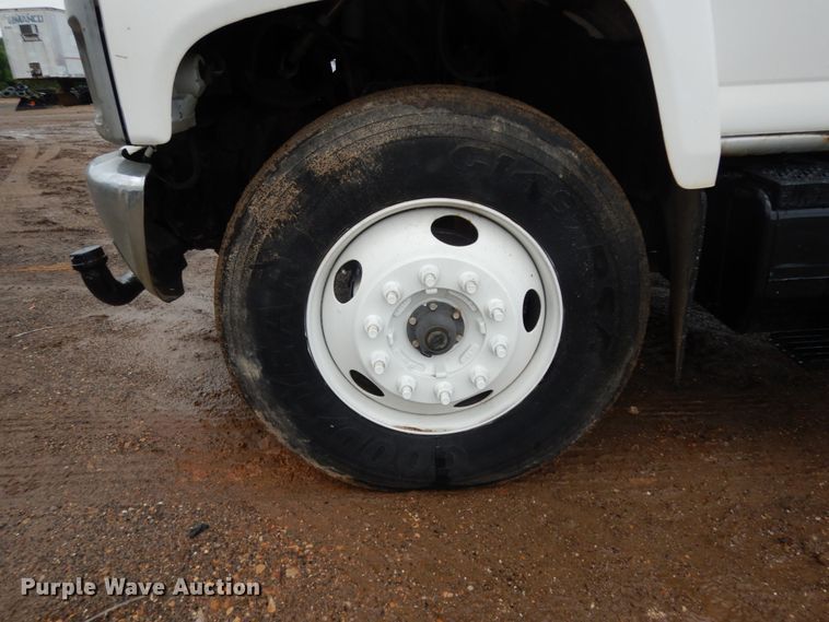 image for item DC2084 2005 GMC C6500  water truck