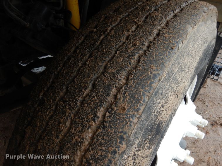 image for item DC2084 2005 GMC C6500  water truck